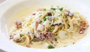 13 Receitas de Molho Carbonara &amp; Combinações Diferentes Para Aproveitar Todo o Sabor