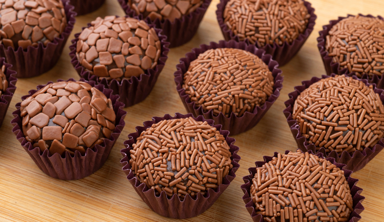 11 Receitas de Brigadeiro Para Enrolar E Diversas Opções Que Vão Deixar As Suas Festas Com Gostinho de Quero Mais