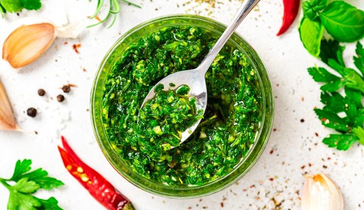 15 Receitas de Molho Chimichurri + Várias Sugestões para Usar e Aproveitar