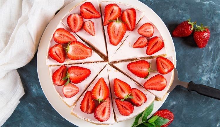 11 Receitas de Bolo de Leite Ninho Com Morango + Opções Variadas para Qualquer Ocasião