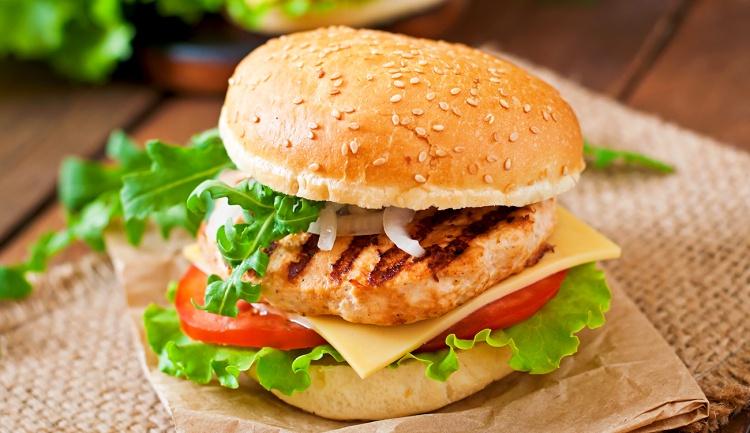 16 Receitas de Hambúrguer de Frango Caseiro Para Você Fazer Sucesso Com seus Lanches