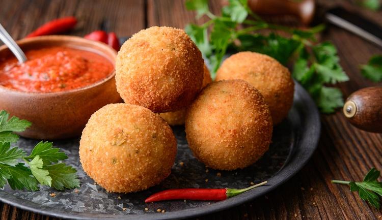 11 Receitas de Bolinho de Mandioca Frito + Alternativas para Não Passar Vontade