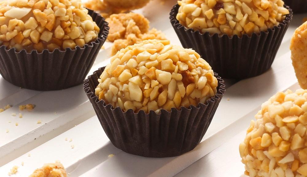 13 Receitas De Brigadeiro De Amendoim Que Vão Adoçar As Festividades ...