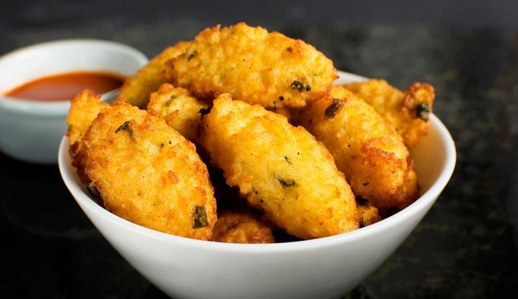 35 Receitas de Bolinho de Arroz Frito E Assado E Várias Opções Para Suas Reuniões Com os Amigos