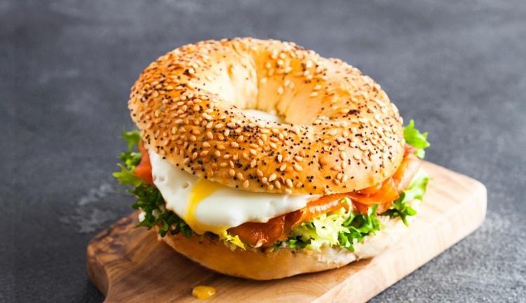 16 Receitas de Bagel + Boas Sugestões de ingredientes diferentes para o pão americano